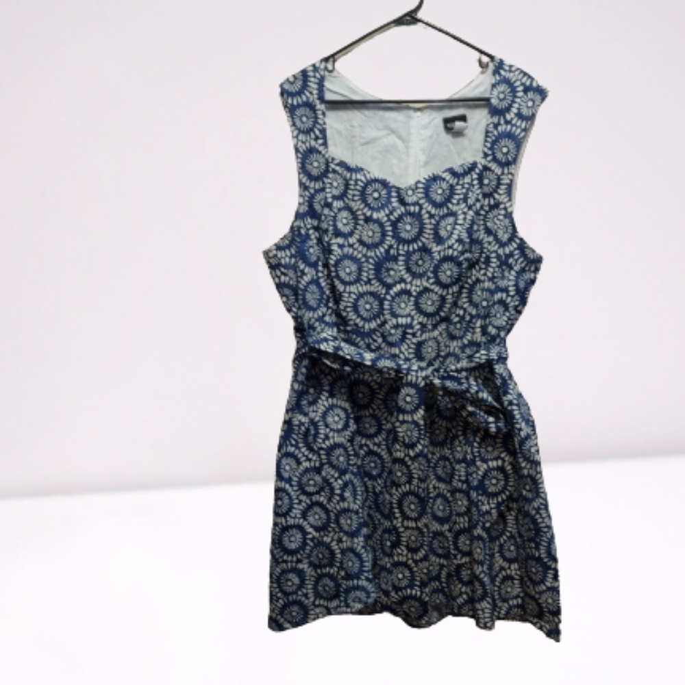 Retrolicious size 4x blue and white dress